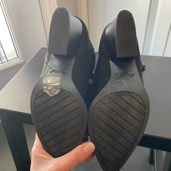 Qupid Brand (Nava) Booties. Size 6. Black synthetic sued. Outer zip. - Picture 5 of 7